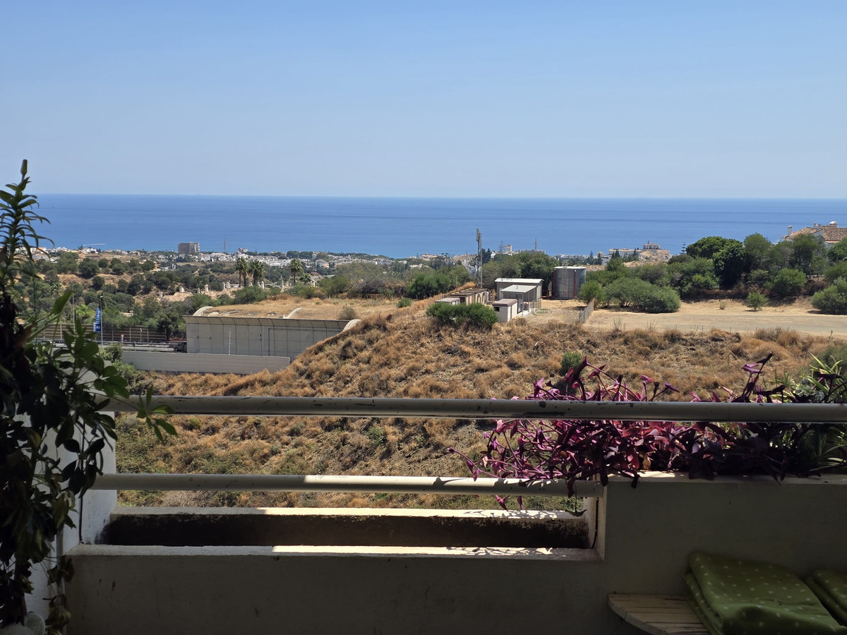 Te koop Middle Floor Apartment Costa Del Sol Calahonda € 329.000,-
