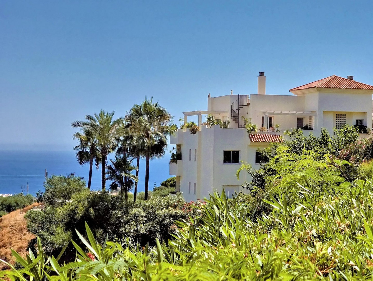 Te koop Middle Floor Apartment Costa Del Sol Calahonda € 329.000,-