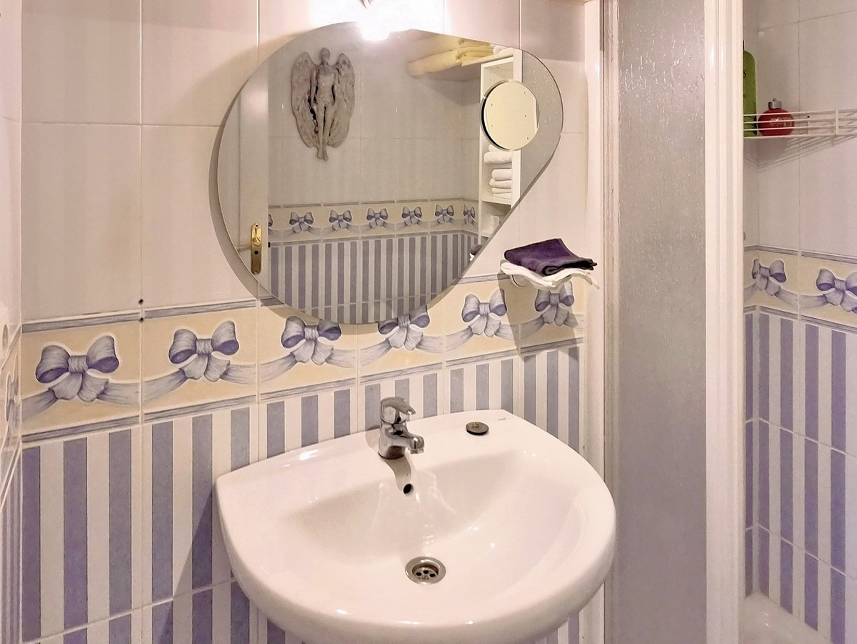 Te koop Middle Floor Apartment Costa Del Sol Calahonda € 329.000,-