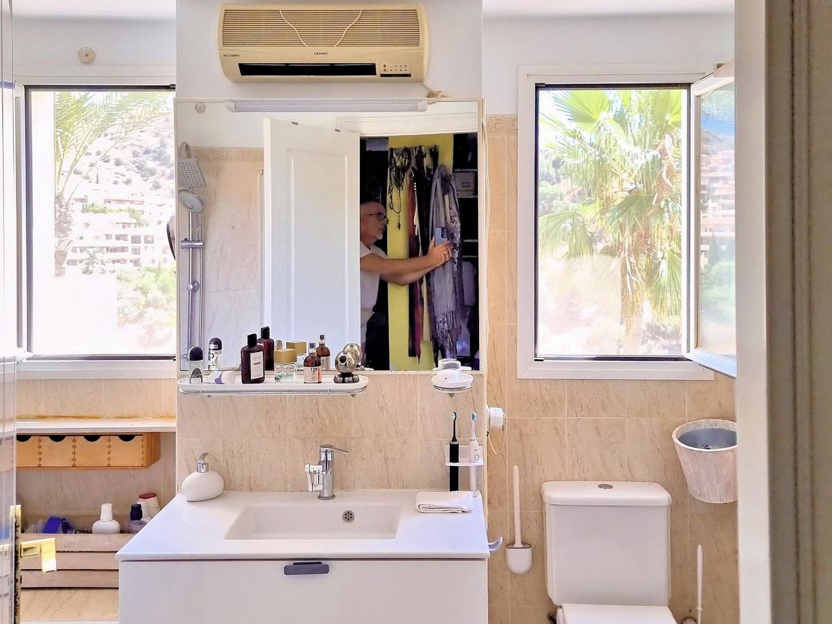 Te koop Middle Floor Apartment Costa Del Sol Calahonda € 329.000,-