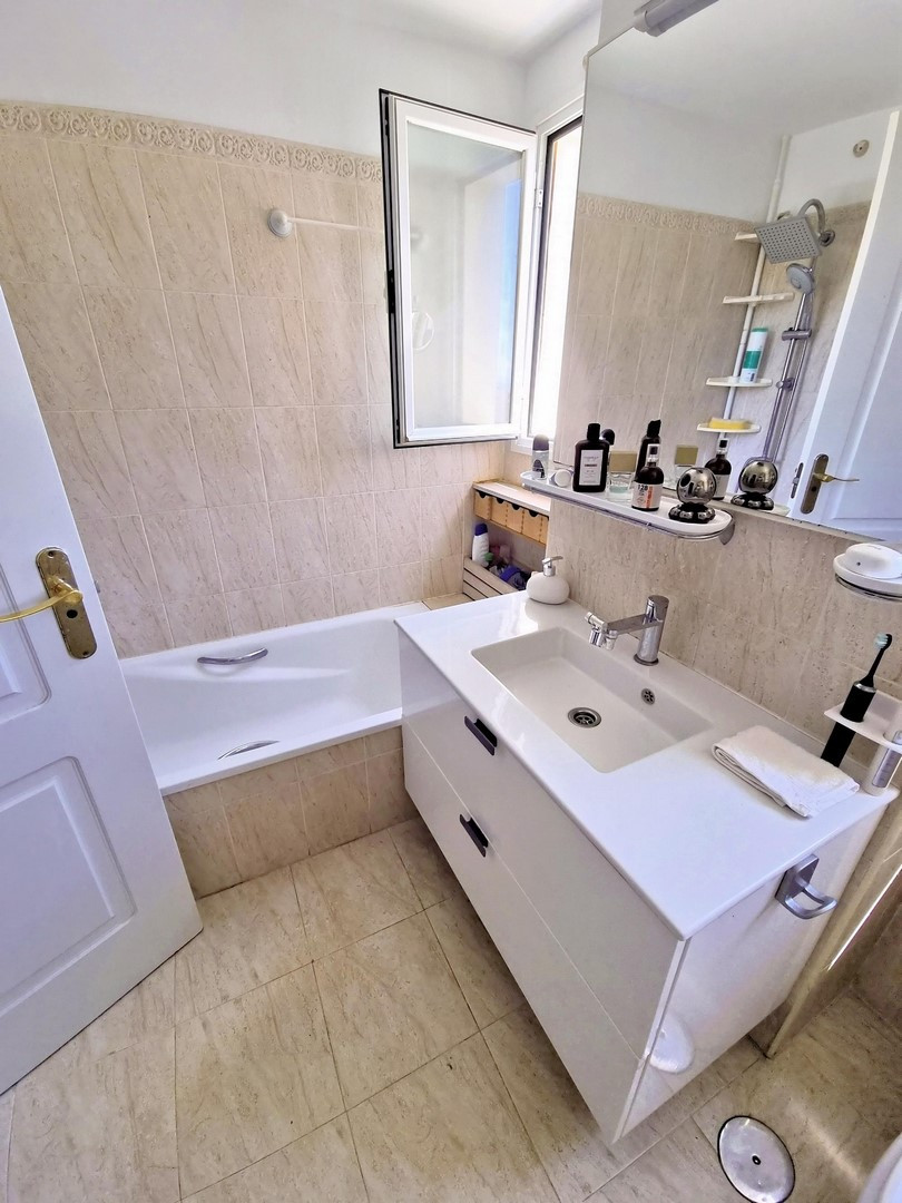 Te koop Middle Floor Apartment Costa Del Sol Calahonda € 329.000,-