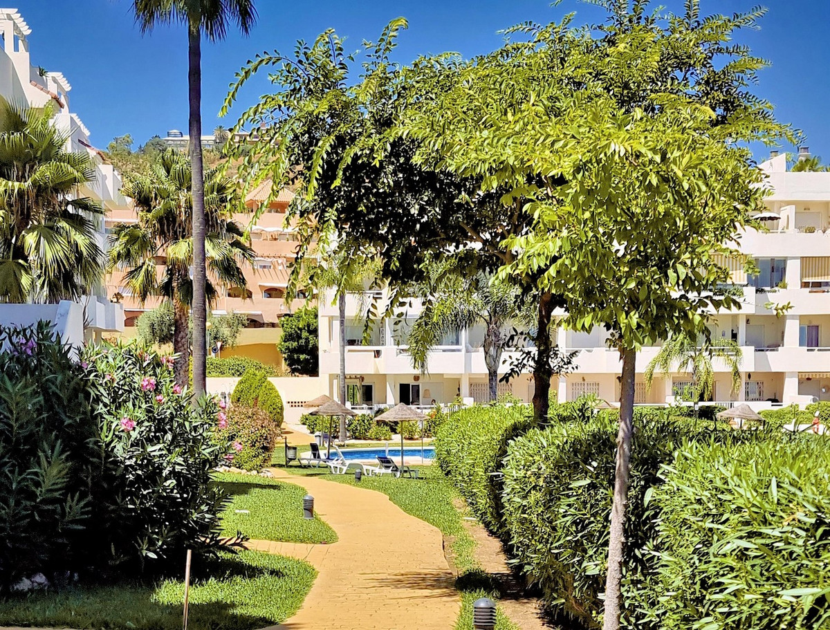 Te koop Middle Floor Apartment Costa Del Sol Calahonda € 329.000,-