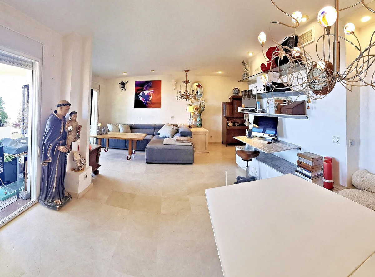 Te koop Middle Floor Apartment Costa Del Sol Calahonda € 329.000,-