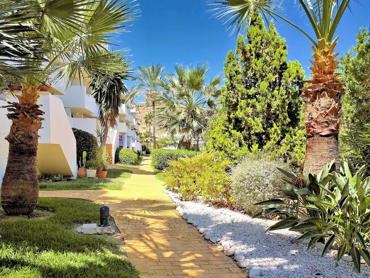 Te koop Middle Floor Apartment Costa Del Sol Calahonda € 329.000,-