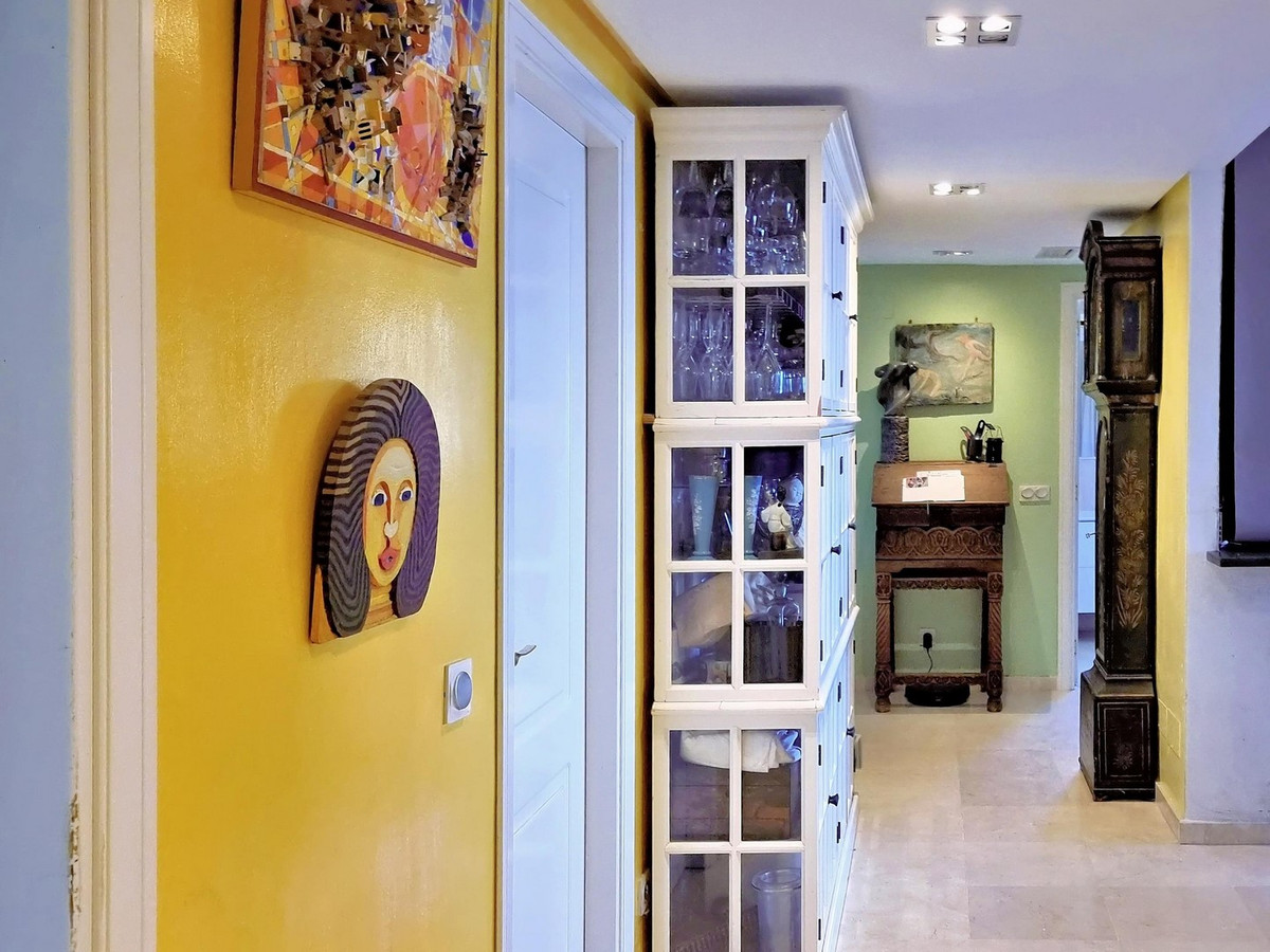 Te koop Middle Floor Apartment Costa Del Sol Calahonda € 329.000,-