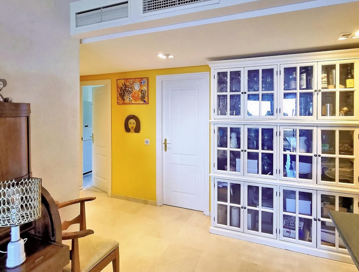 Te koop Middle Floor Apartment Costa Del Sol Calahonda € 329.000,-