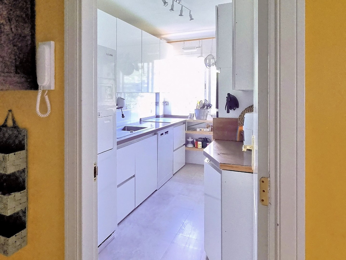 Te koop Middle Floor Apartment Costa Del Sol Calahonda € 329.000,-