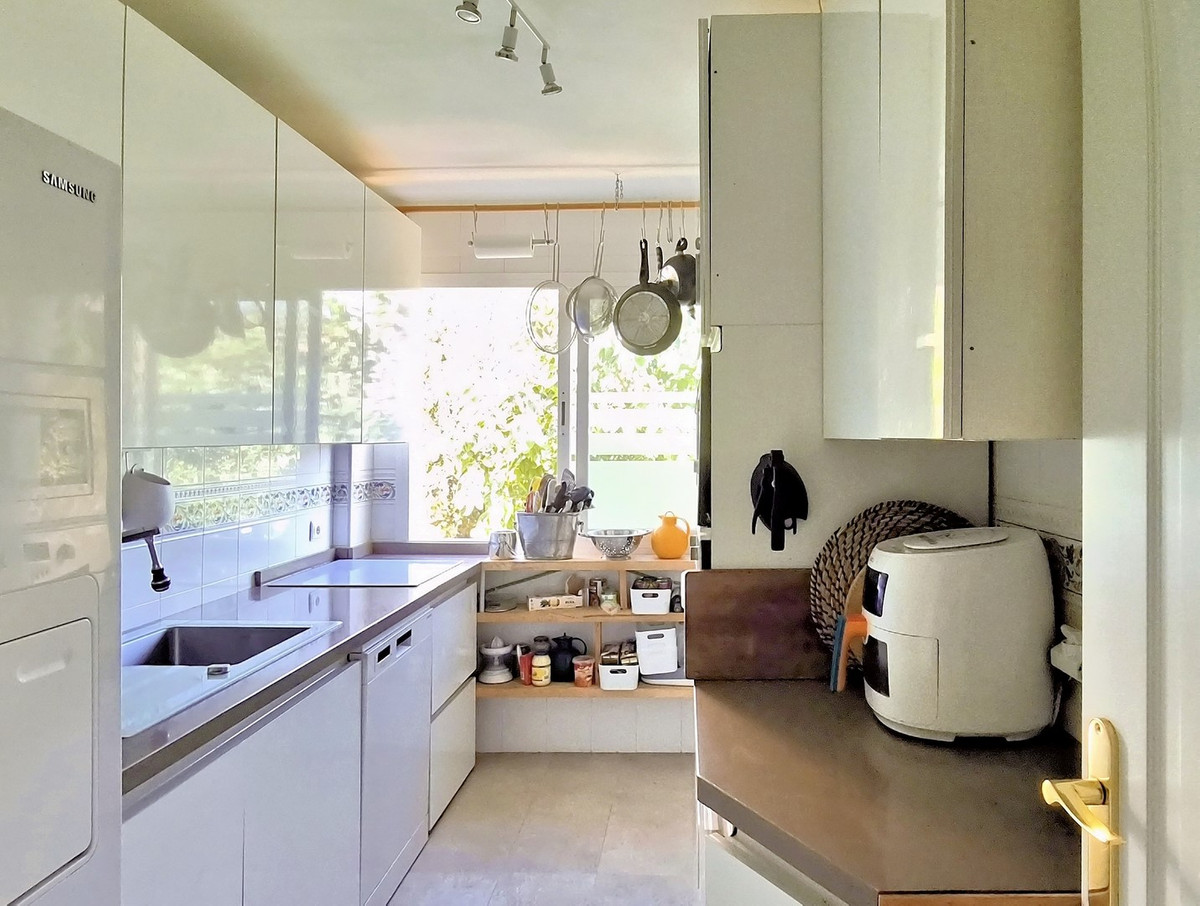 Te koop Middle Floor Apartment Costa Del Sol Calahonda € 329.000,-