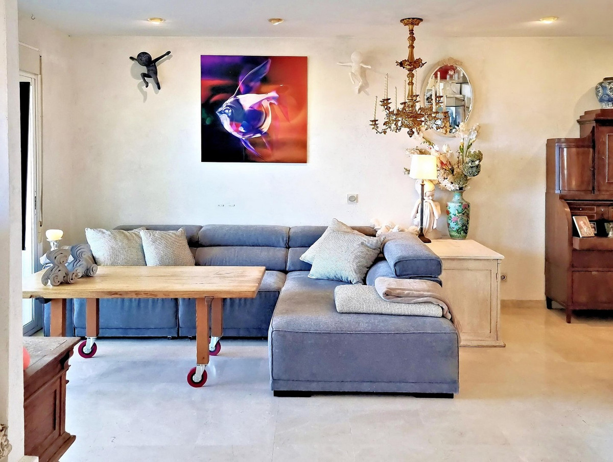 Te koop Middle Floor Apartment Costa Del Sol Calahonda € 329.000,-