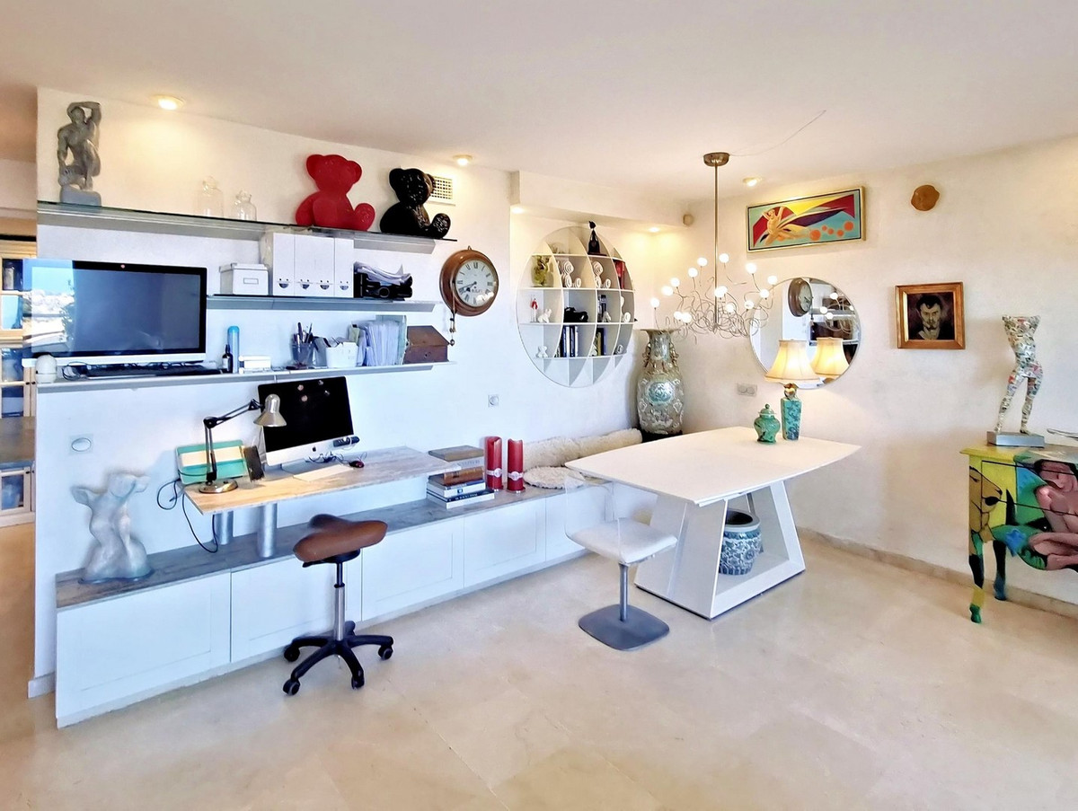 Te koop Middle Floor Apartment Costa Del Sol Calahonda € 329.000,-