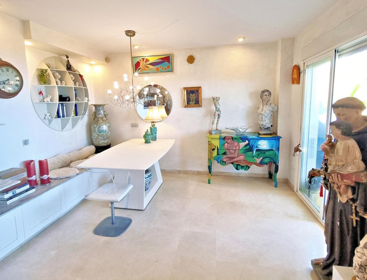 Te koop Middle Floor Apartment Costa Del Sol Calahonda € 329.000,-