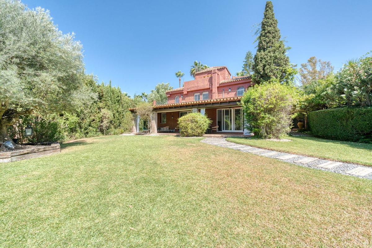 Te koop Vrijstaande Villa Costa Del Sol Nueva Andalucía € 3.070.000,-