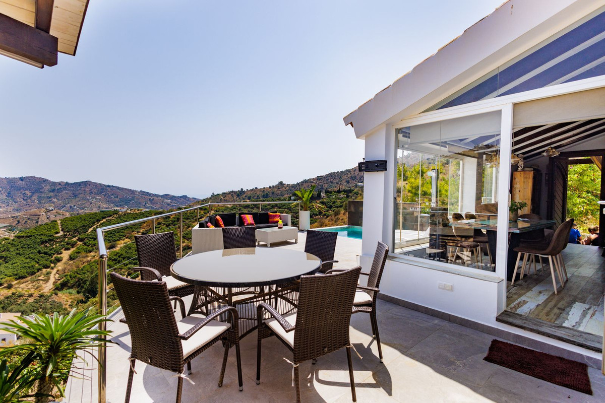 Te koop Vrijstaande Villa Costa Del Sol Sayalonga € 260.000,-