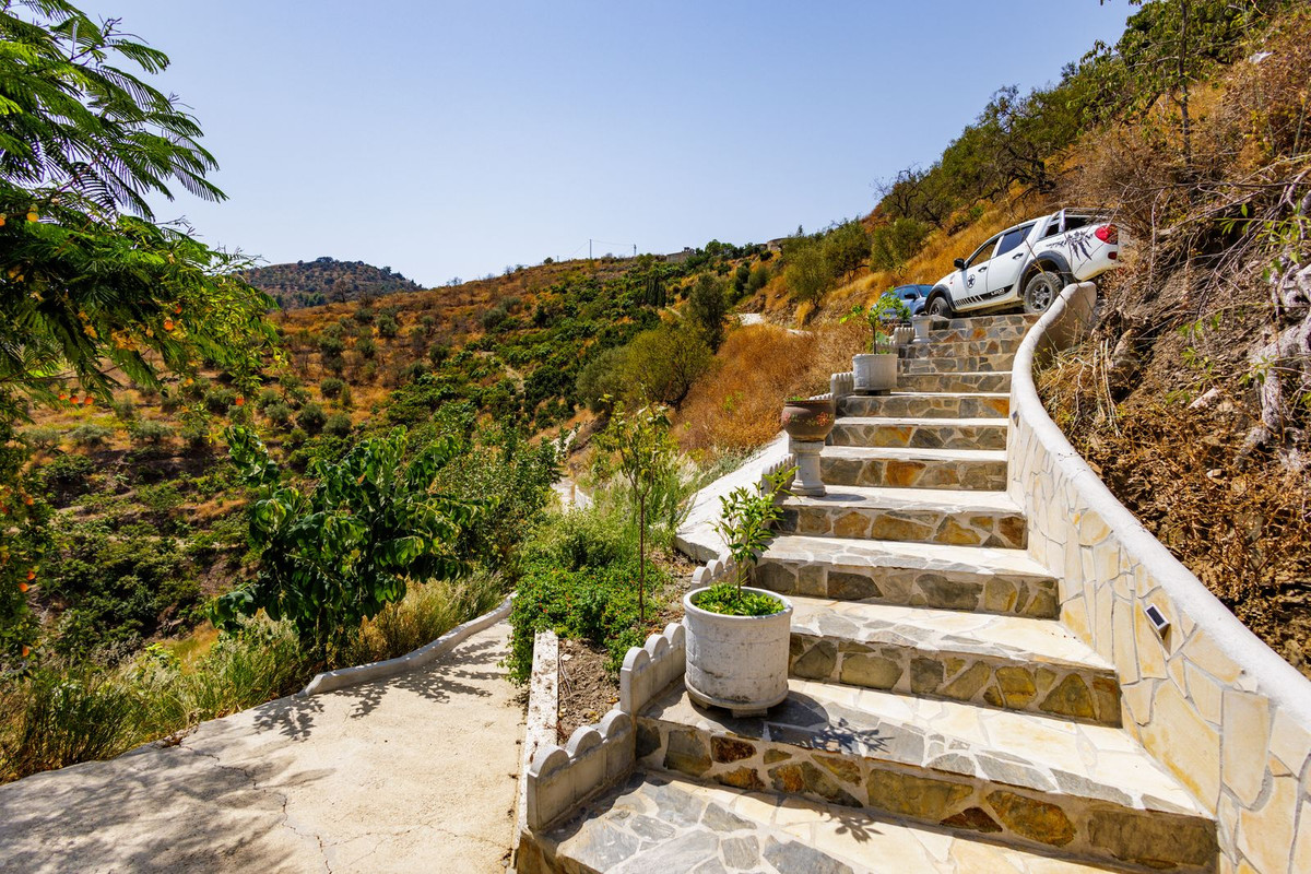 Te koop Vrijstaande Villa Costa Del Sol Sayalonga € 260.000,-