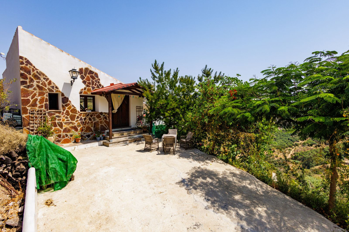 Te koop Vrijstaande Villa Costa Del Sol Sayalonga € 260.000,-