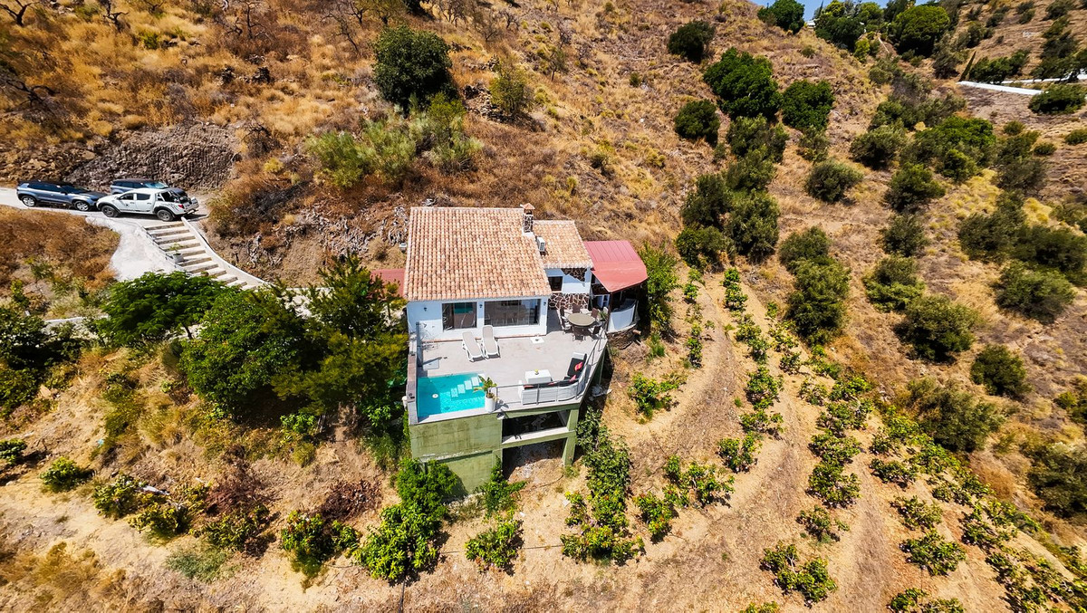 Te koop Vrijstaande Villa Costa Del Sol Sayalonga € 260.000,-