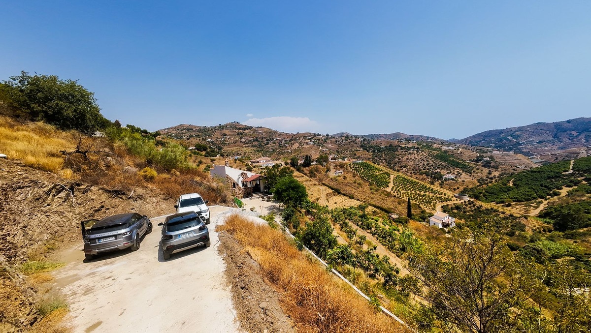 Te koop Vrijstaande Villa Costa Del Sol Sayalonga € 260.000,-