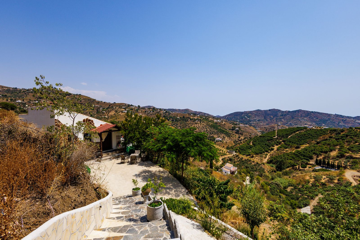 Te koop Vrijstaande Villa Costa Del Sol Sayalonga € 260.000,-