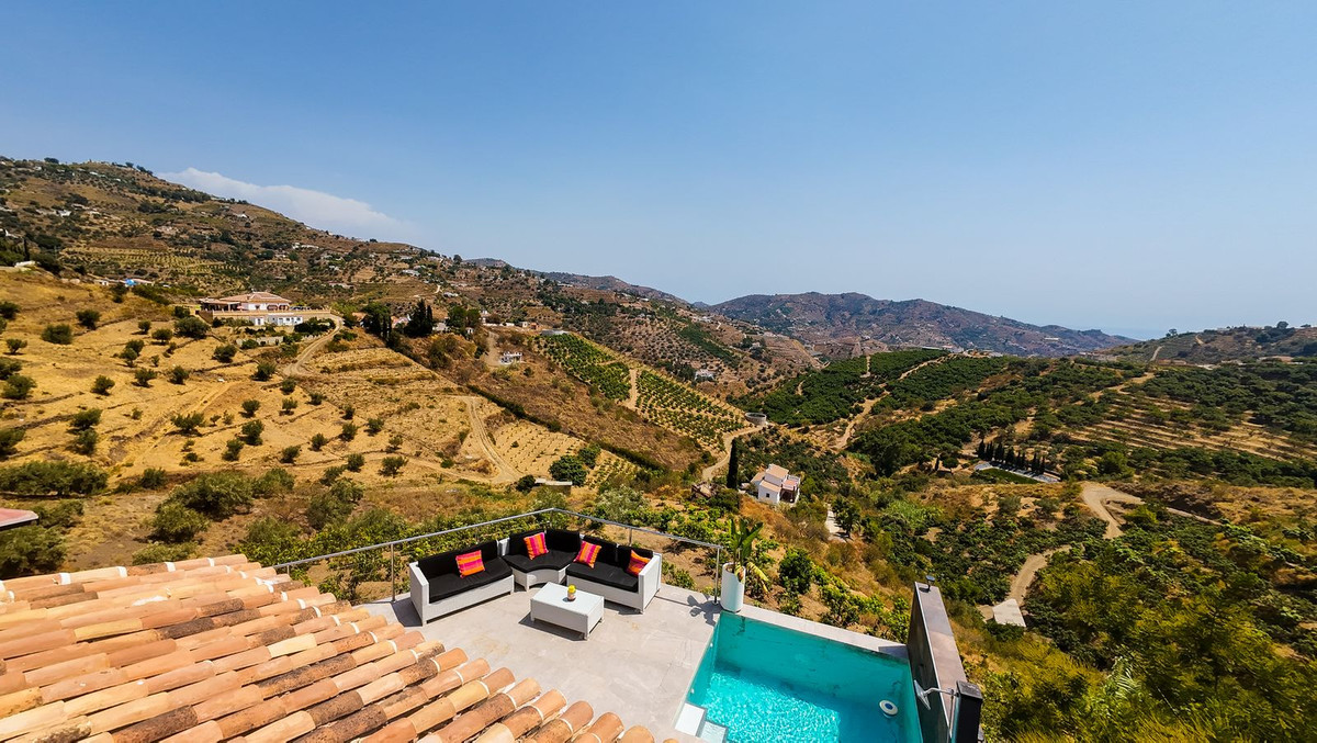 Te koop Vrijstaande Villa Costa Del Sol Sayalonga € 260.000,-