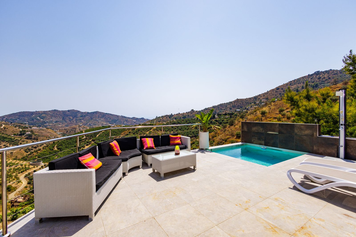 Te koop Vrijstaande Villa Costa Del Sol Sayalonga € 260.000,-