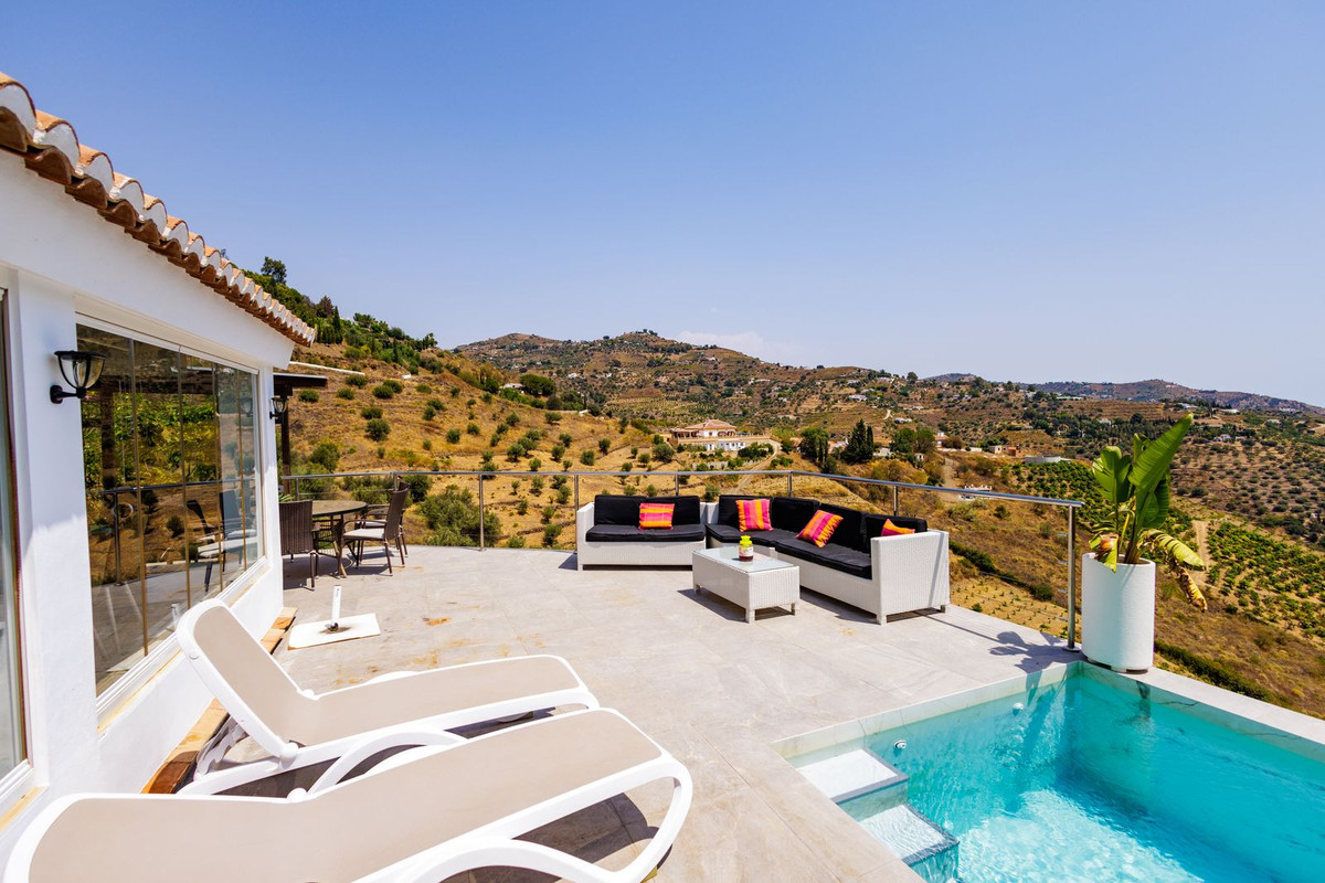 Te koop Vrijstaande Villa Costa Del Sol Sayalonga € 260.000,-