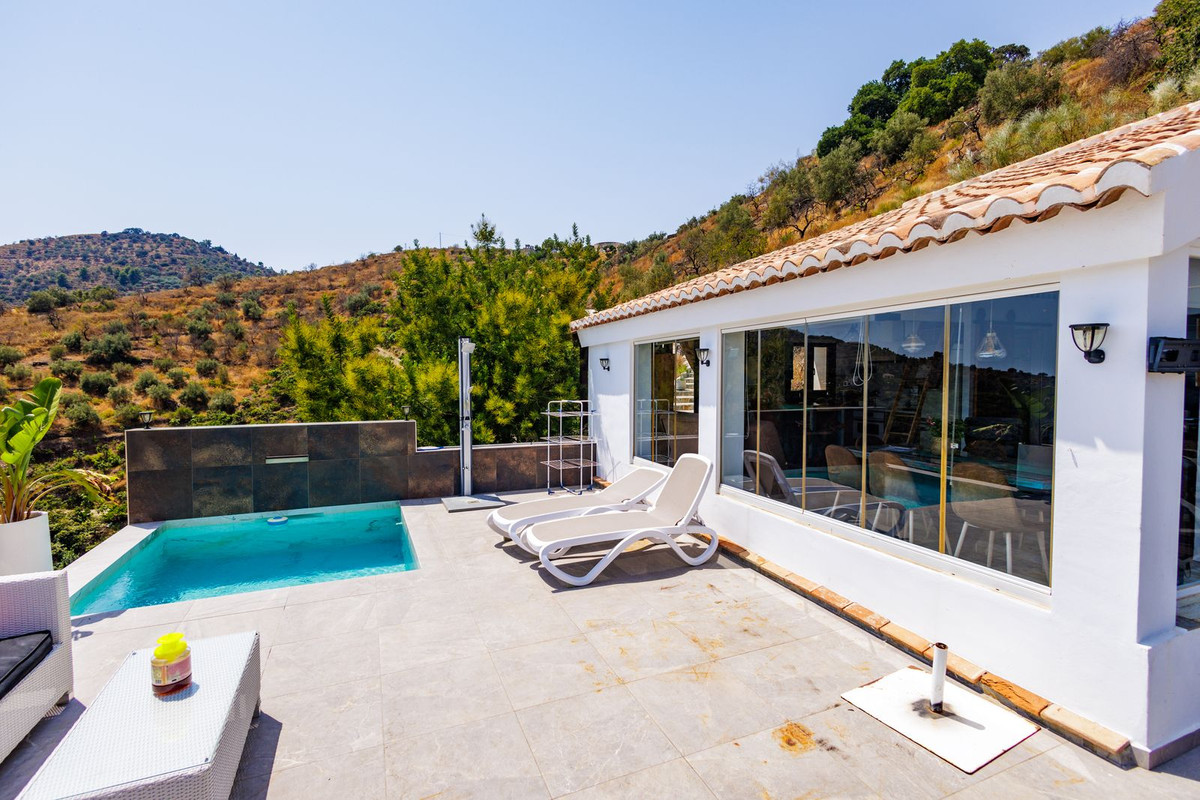 Te koop Vrijstaande Villa Costa Del Sol Sayalonga € 260.000,-