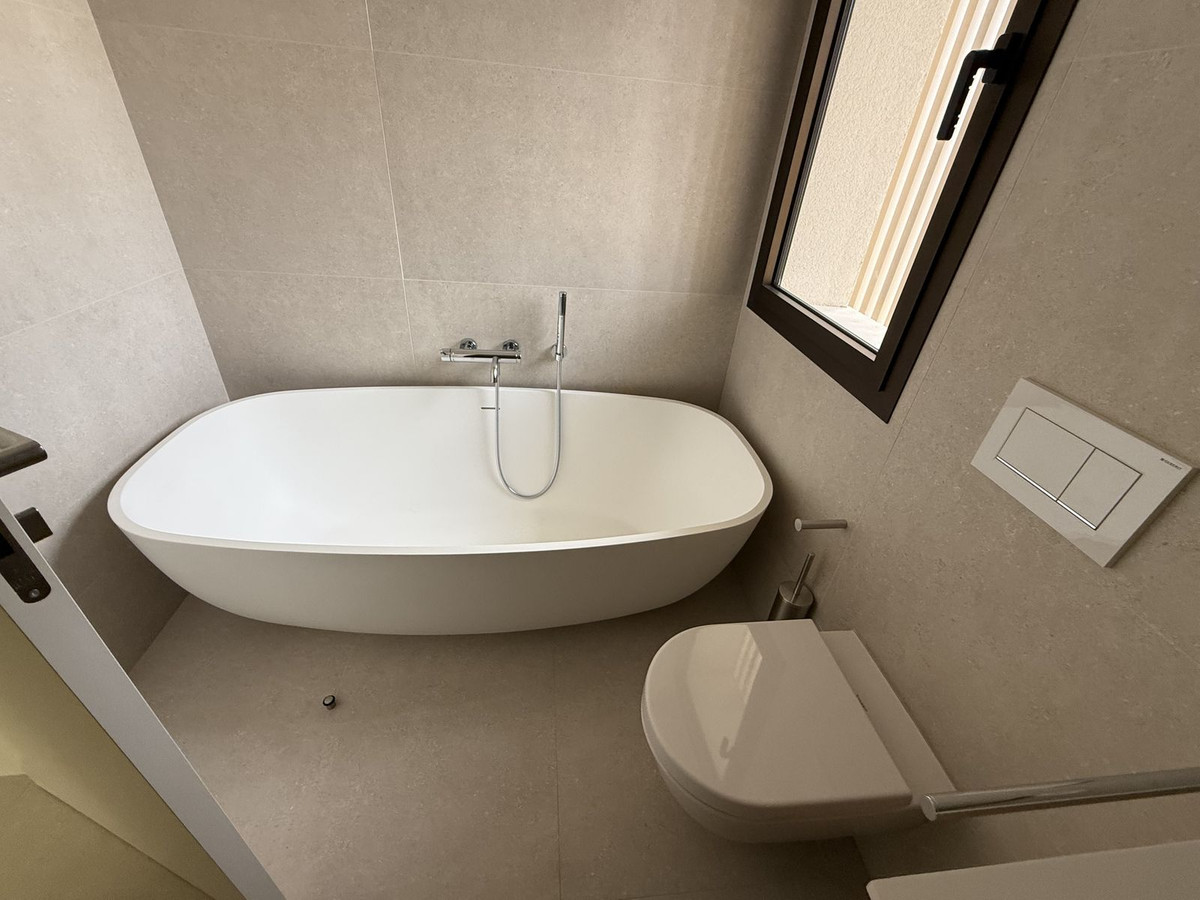 Te koop Middle Floor Apartment Costa Del Sol La Quinta € 1.950.000,-