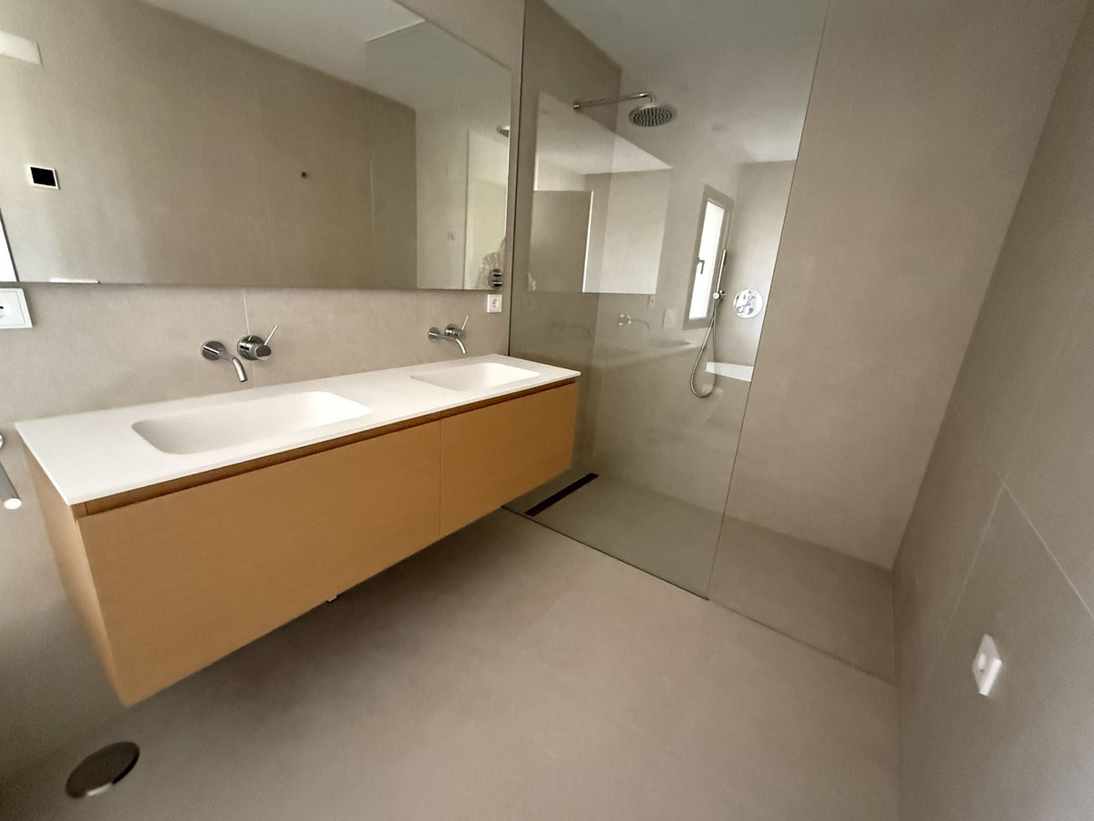 Te koop Middle Floor Apartment Costa Del Sol La Quinta € 1.950.000,-