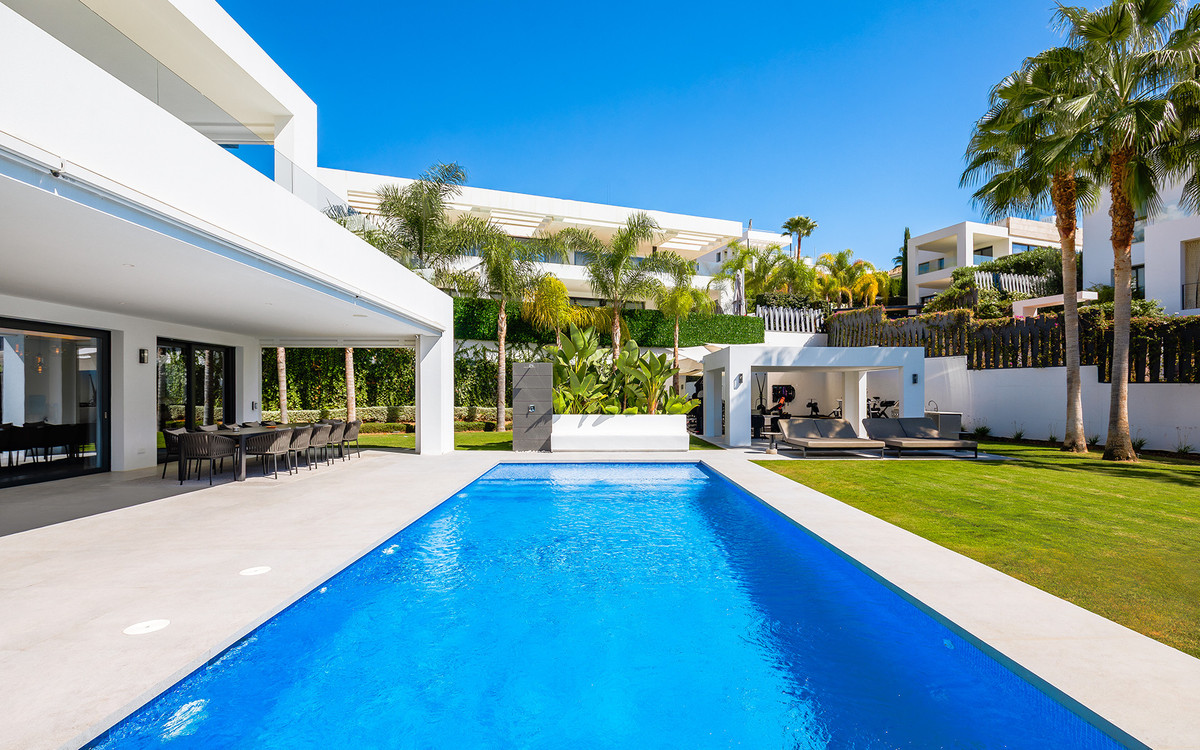 Te koop Vrijstaande Villa Costa Del Sol Nueva Andalucía € 4.200.000,-