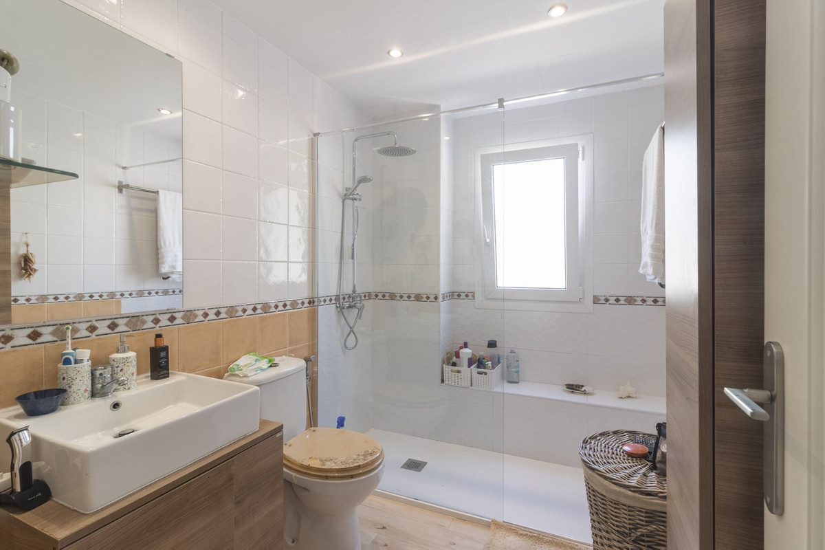 Te koop Middle Floor Apartment Costa Del Sol Benalmadena € 455.000,-