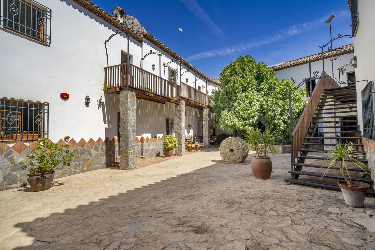 Te koop Hotel Costa Del Sol Benaoján € 995.000,-