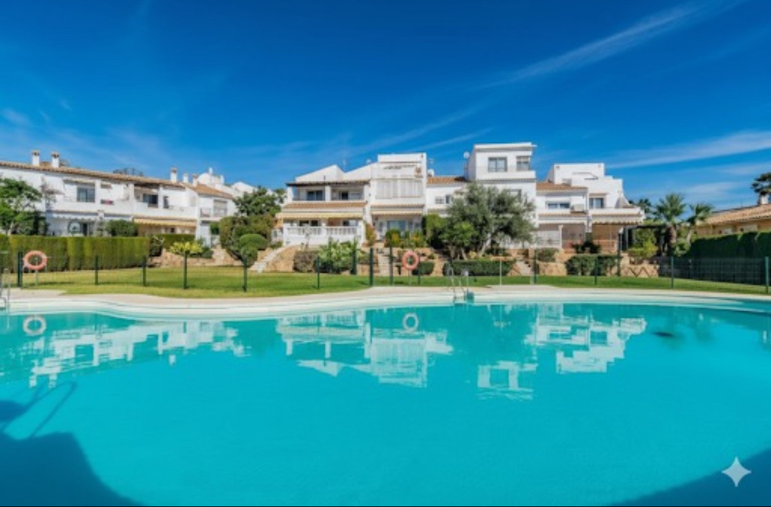 Te koop Herenhuis Costa Del Sol Estepona € 377.000,-