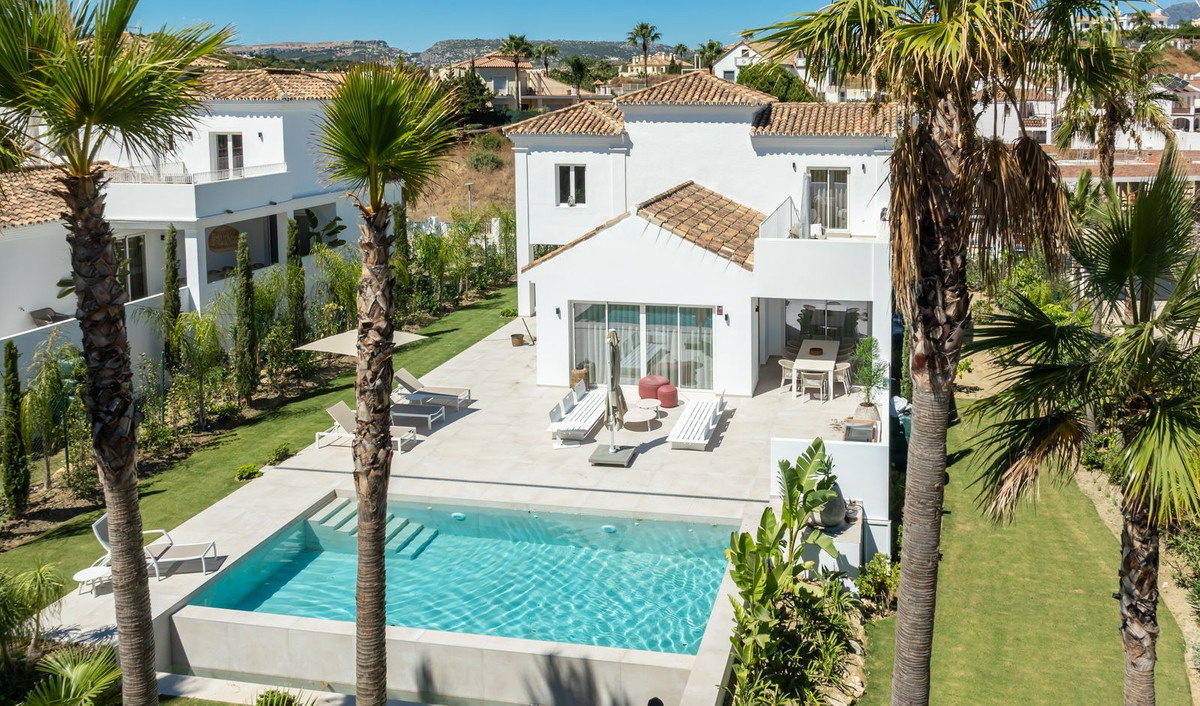 Te koop Vrijstaande Villa Costa Del Sol Casares Playa € 1.825.000,-