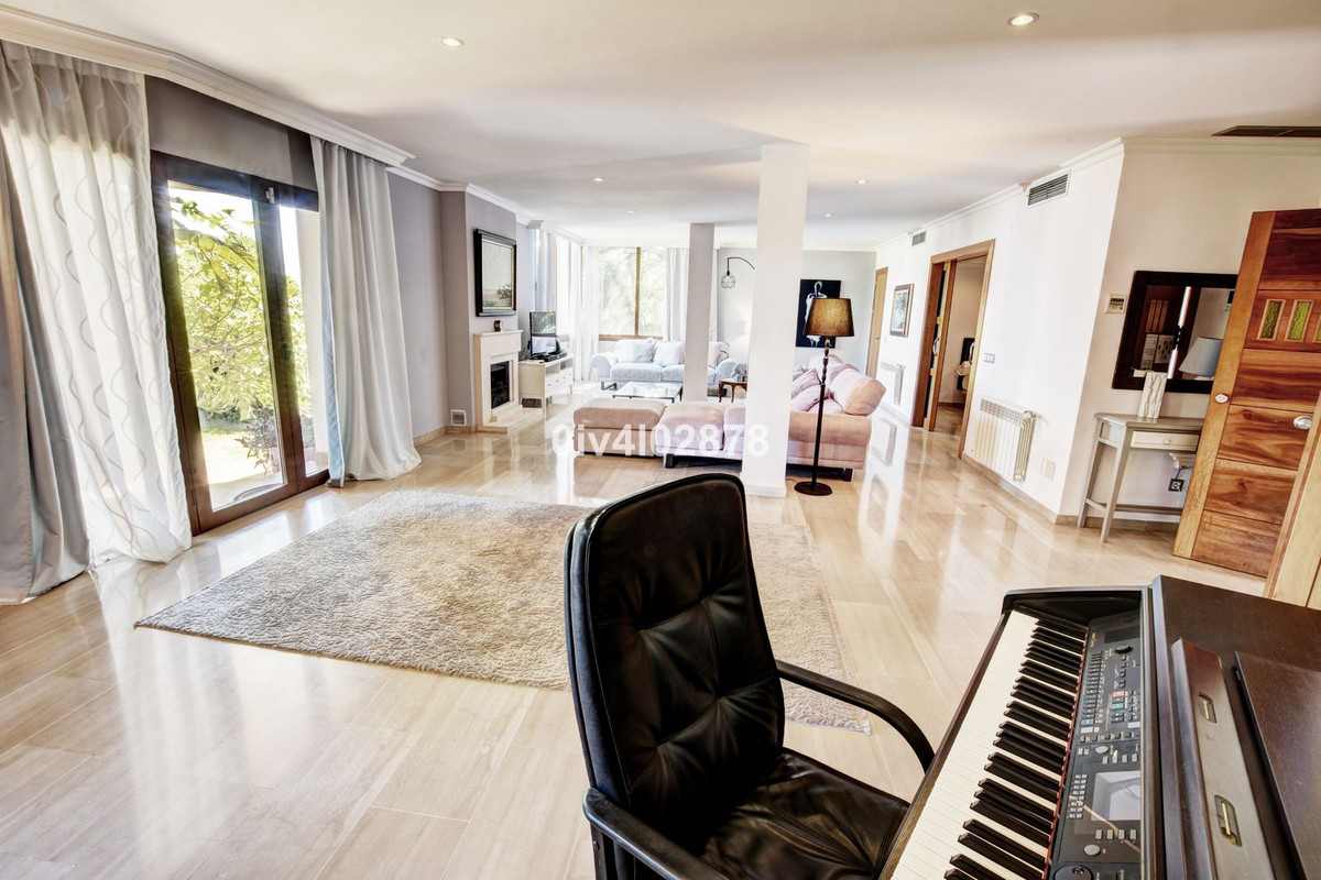 Te koop Vrijstaande Villa Costa Del Sol Benalmadena Costa € 1.890.000,-