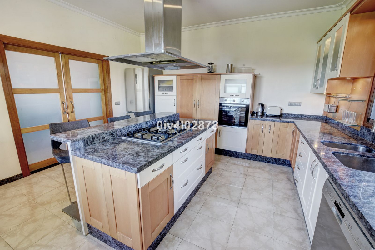 Te koop Vrijstaande Villa Costa Del Sol Benalmadena Costa € 1.890.000,-