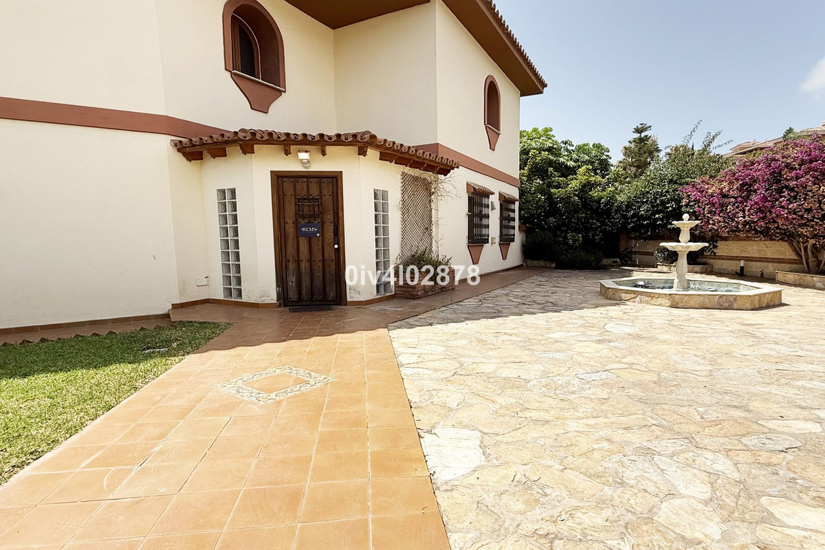 Te koop Vrijstaande Villa Costa Del Sol Benalmadena Costa € 1.890.000,-