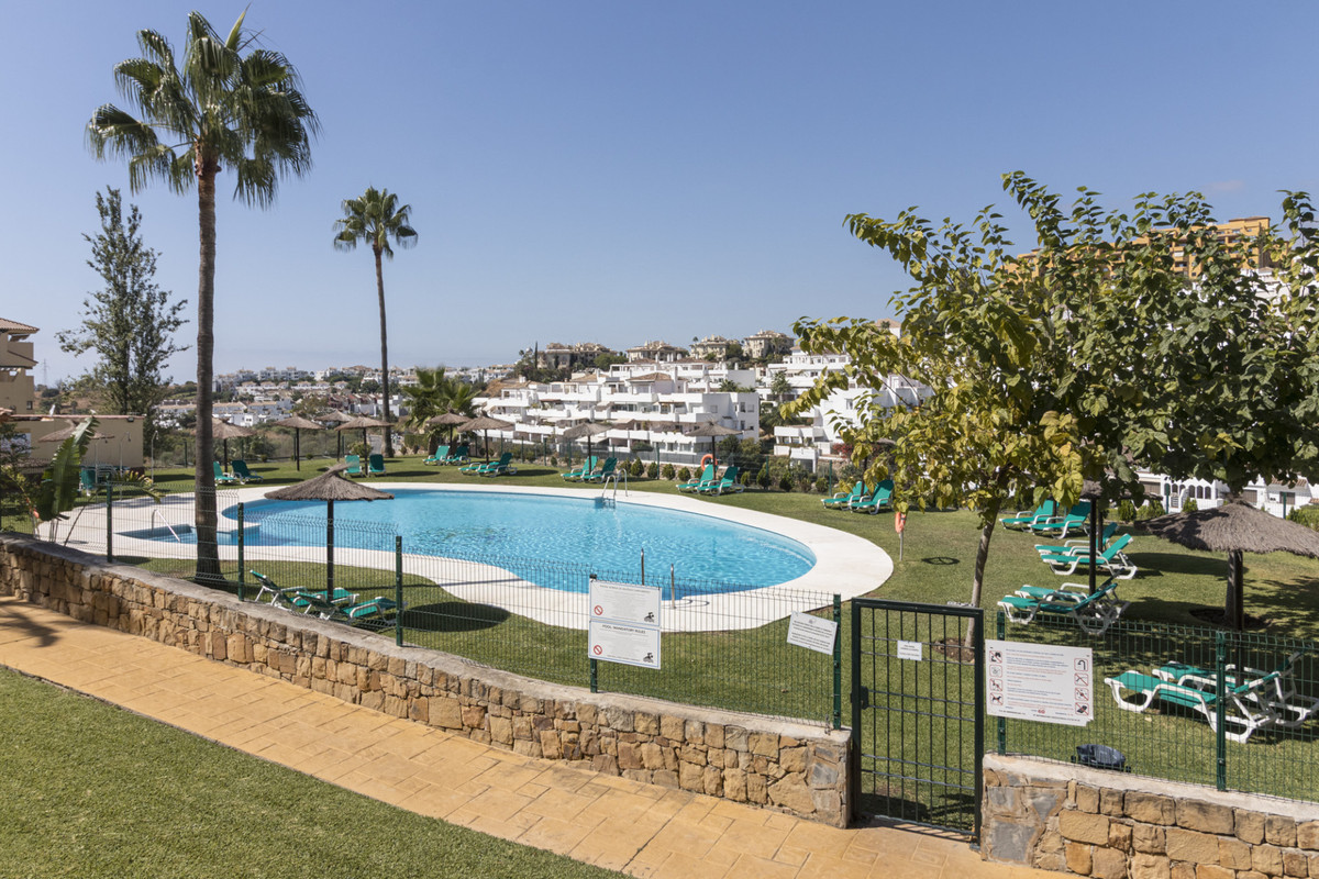 Te koop Middle Floor Apartment Costa Del Sol Selwo € 425.000,-