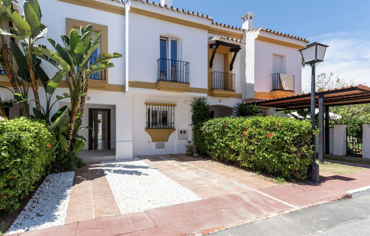 Te koop Herenhuis Costa Del Sol New Golden Mile € 695.000,-