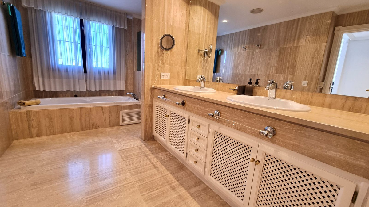 Te koop Vrijstaande Villa Costa Del Sol El Rosario € 2.900.000,-