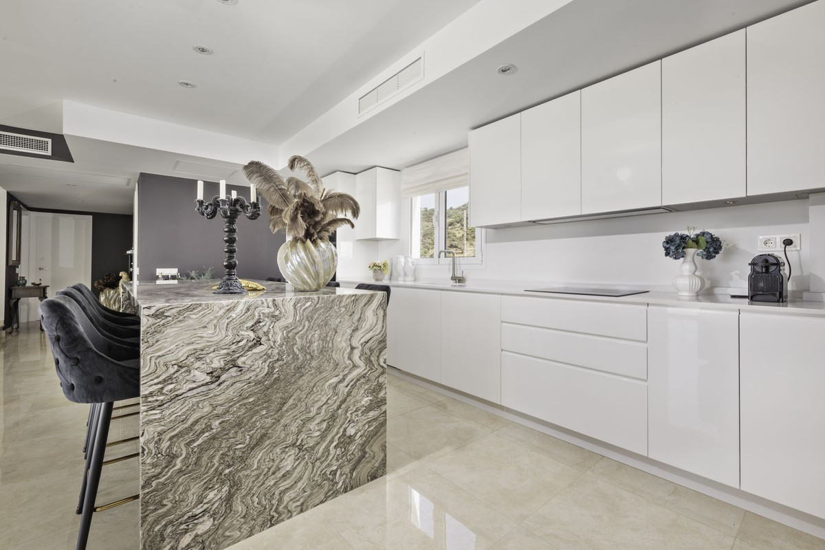 Te koop Penthouse Duplex Costa Del Sol Altos De Los Monteros € 980.000,-