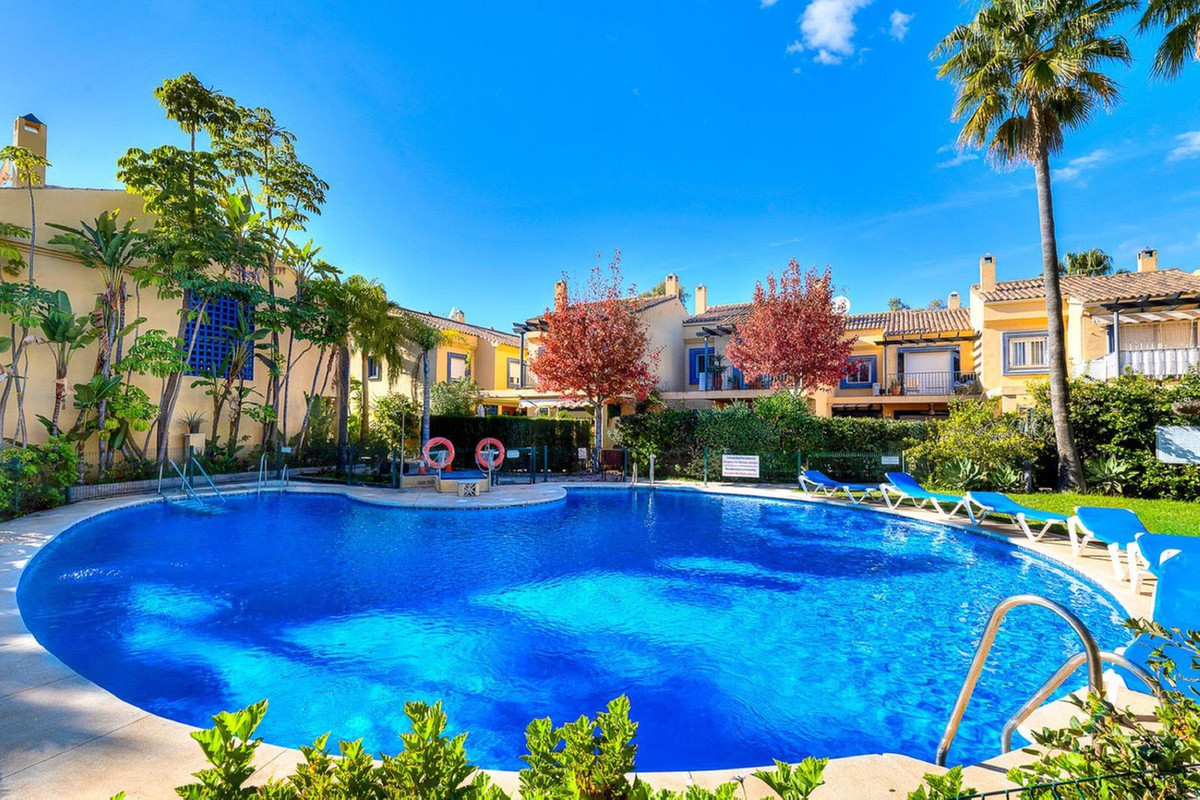 Te koop Herenhuis Costa Del Sol Puerto Banús € 795.000,-