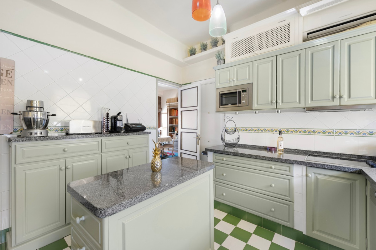 Te koop Middle Floor Apartment Costa Del Sol Málaga € 1.100.000,-