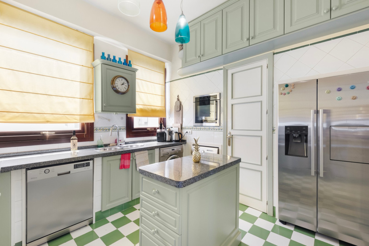 Te koop Middle Floor Apartment Costa Del Sol Málaga € 1.100.000,-