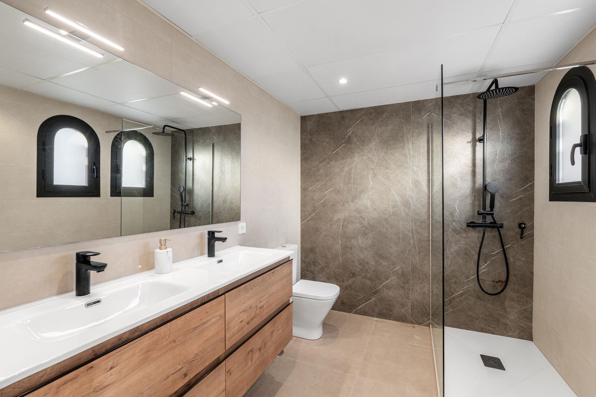 Te koop Herenhuis Costa Del Sol El Paraiso € 695.000,-