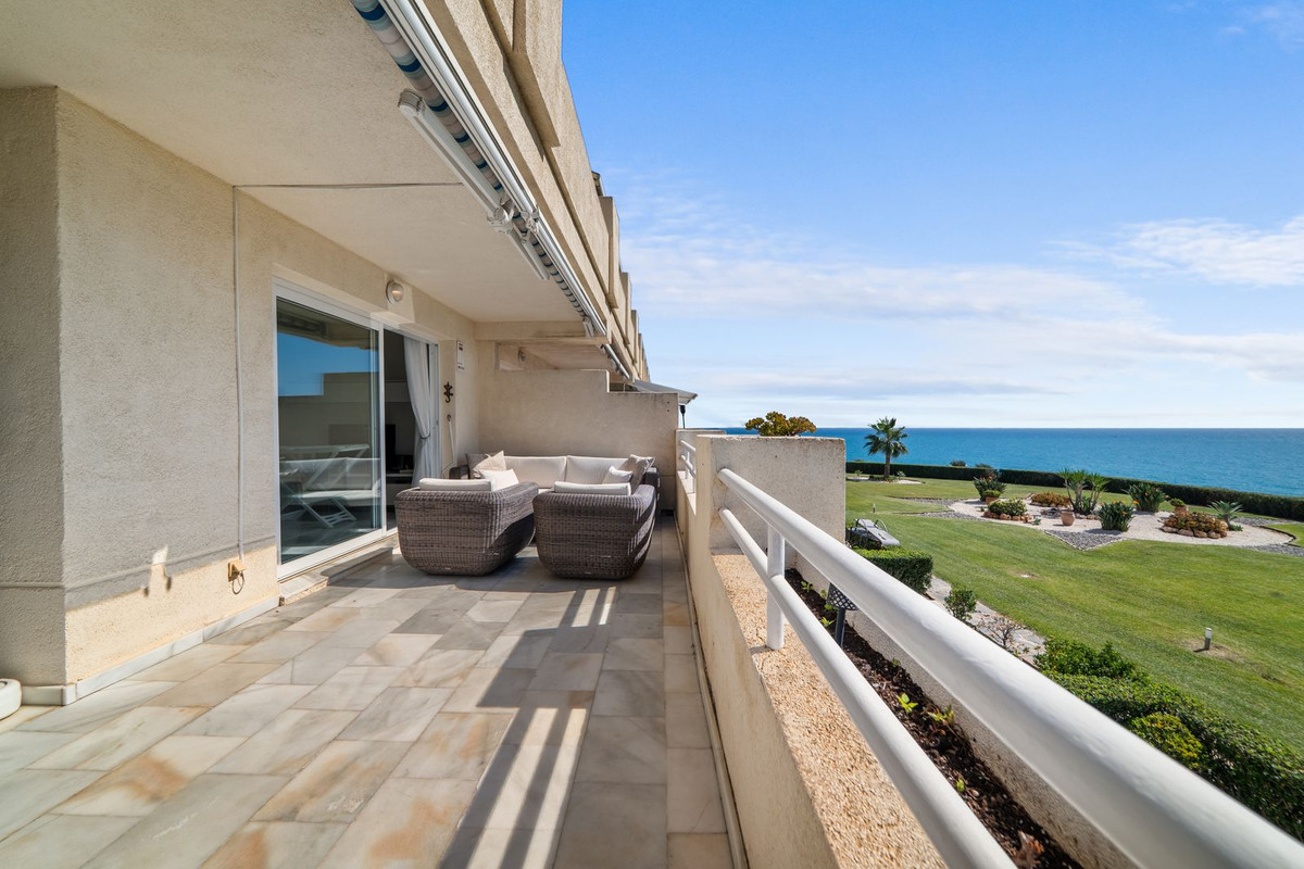 Te koop Middle Floor Apartment Costa Del Sol El Chaparral € 550.000,-