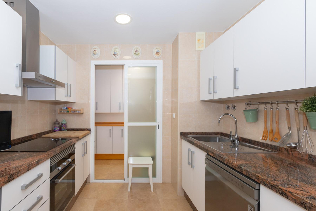 Te koop Middle Floor Apartment Costa Del Sol Estepona € 395.000,-