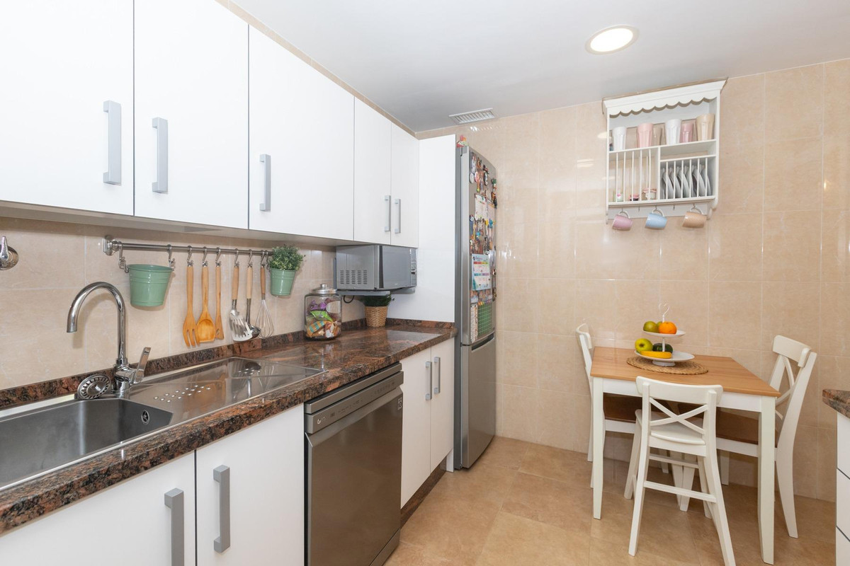 Te koop Middle Floor Apartment Costa Del Sol Estepona € 395.000,-