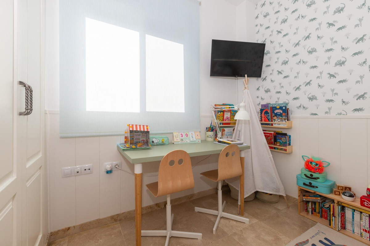 Te koop Middle Floor Apartment Costa Del Sol Estepona € 395.000,-