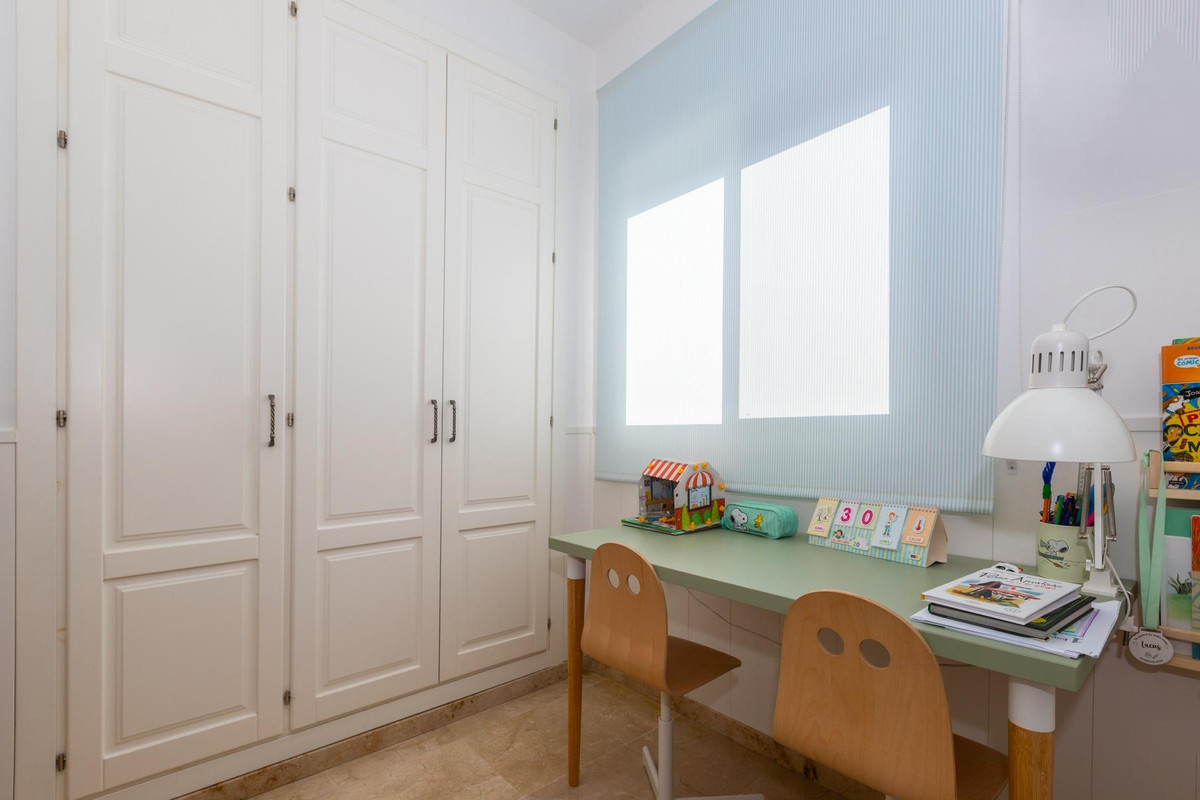 Te koop Middle Floor Apartment Costa Del Sol Estepona € 395.000,-