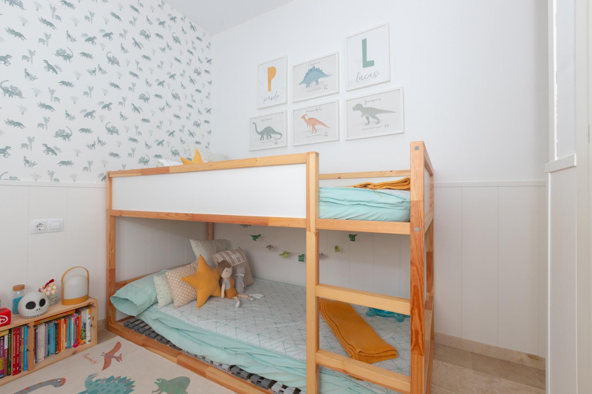 Te koop Middle Floor Apartment Costa Del Sol Estepona € 395.000,-